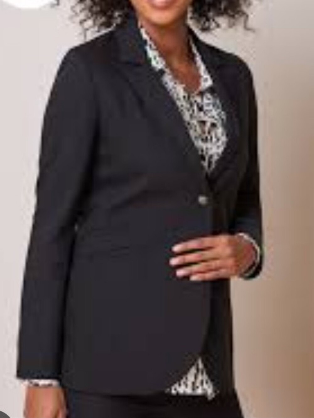 Isabella Oliver Women's Josefina Maternity Blazer in Caviar Black. Size 1